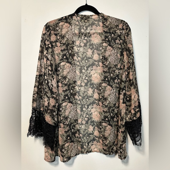 Flowy Floral Cardigan with Lace Wrist Detail Size S - Picture 2 of 2